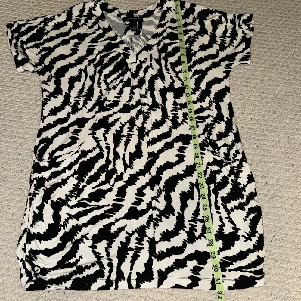 INC International Concepts Black and White Zebra 🦓 Ruched Short Sleeve Tunic Top - Picture 5 of 10